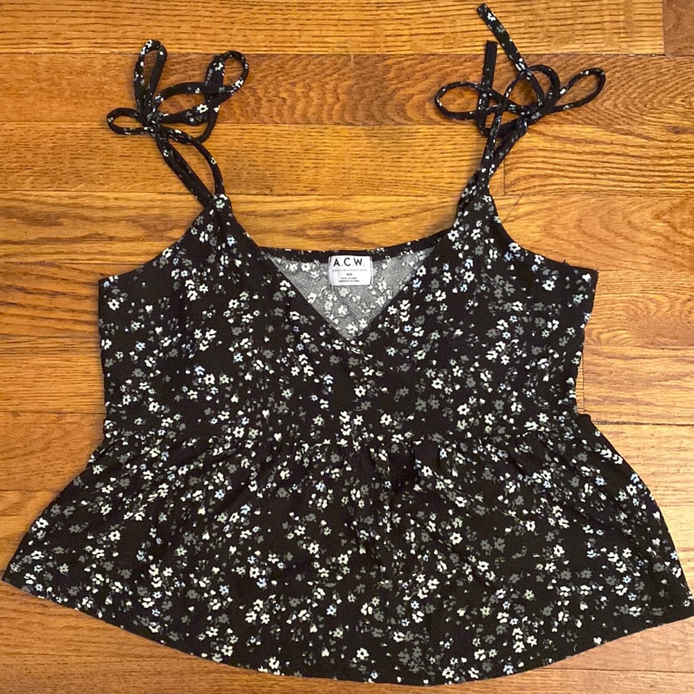 Floral tie strap cropped tank top